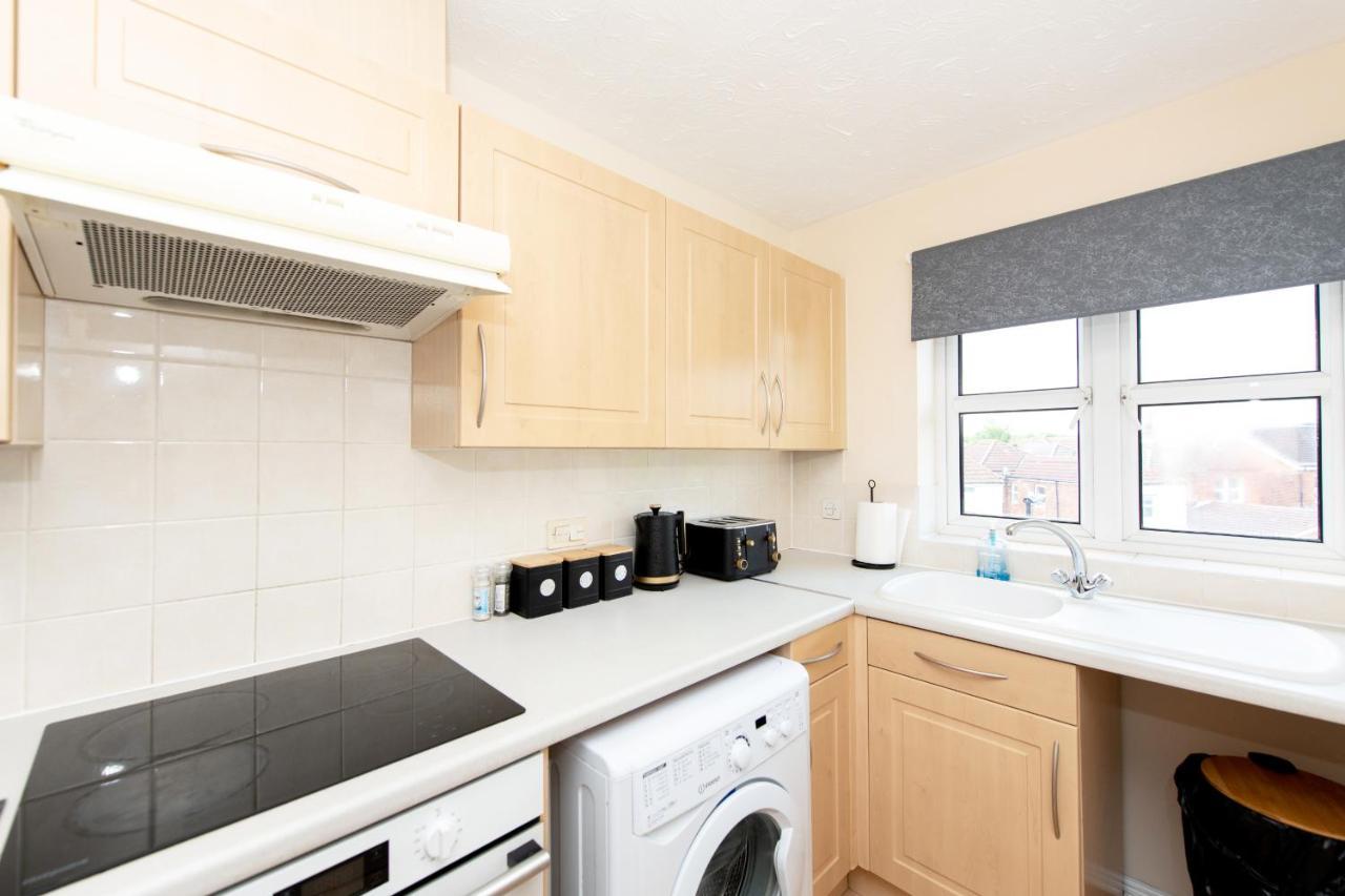 Escape The Matrix - 2 Bed Flat In City Centre With Free Parking Southampton Exterior foto