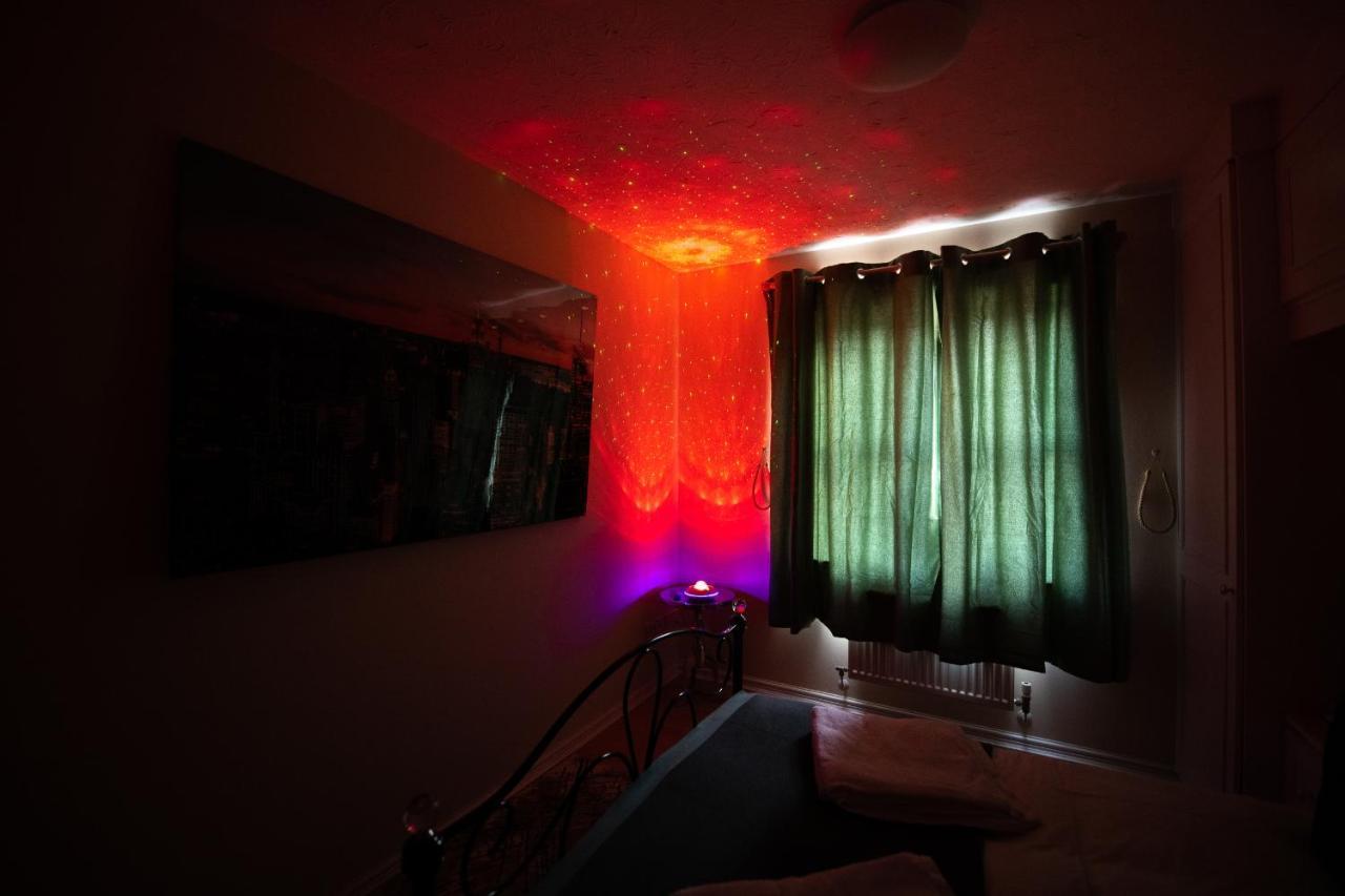 Escape The Matrix - 2 Bed Flat In City Centre With Free Parking Southampton Exterior foto
